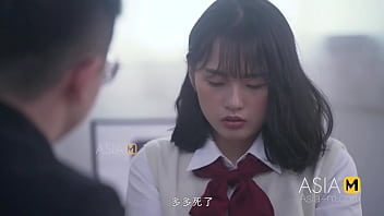 亚洲美女楚梦舒在ModelMedia亚洲爱情学院的感性独奏表演